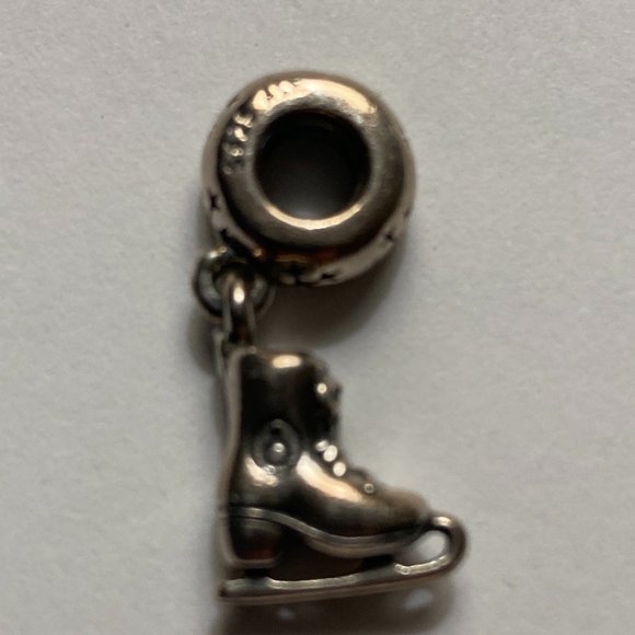 Pandora Ice Skate Charm - Picture 1 of 3